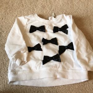 Sweatshirt with bows
